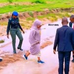 Nigerians React as Bauchi First Lady’s Convoy gets Stuck in Mud (PHOTOS)