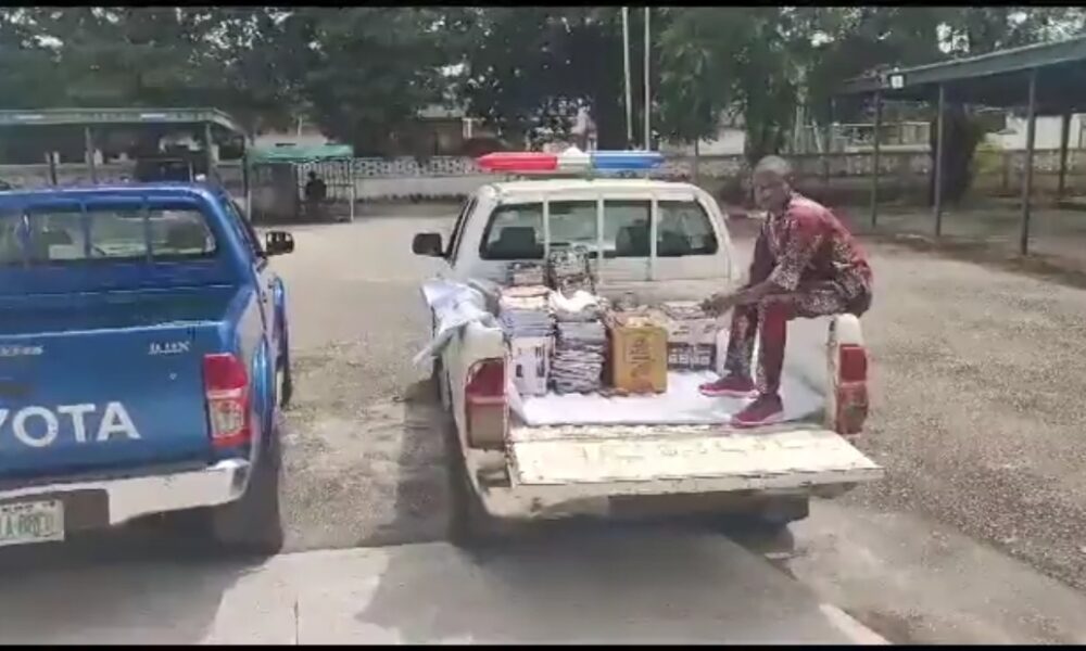 (Video) Edo Deputy Governor, Philip Shaibu office files taking out of Edo Government House Despite Withdrawing Suit Against Obaseki for his new Office outside the Government House.