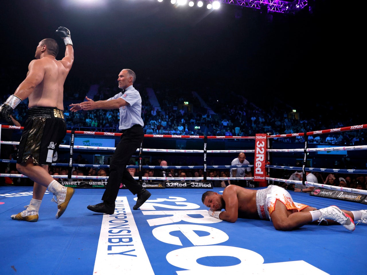 Zhilei Zhang brutally knocks out Joe Joyce in rematch