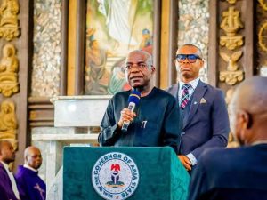 Governor Alex Otti gifts five SUVs to Abia high court judges