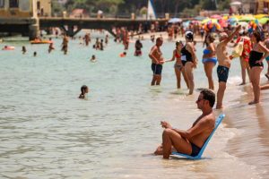 Climate: Europe battles heatwave and fires, record temperatures scorch China