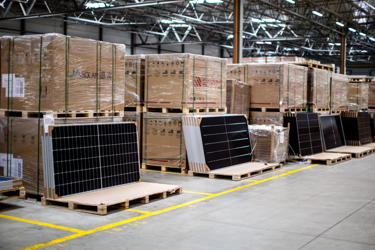 European warehouses store 40 GW of unsold solar panels