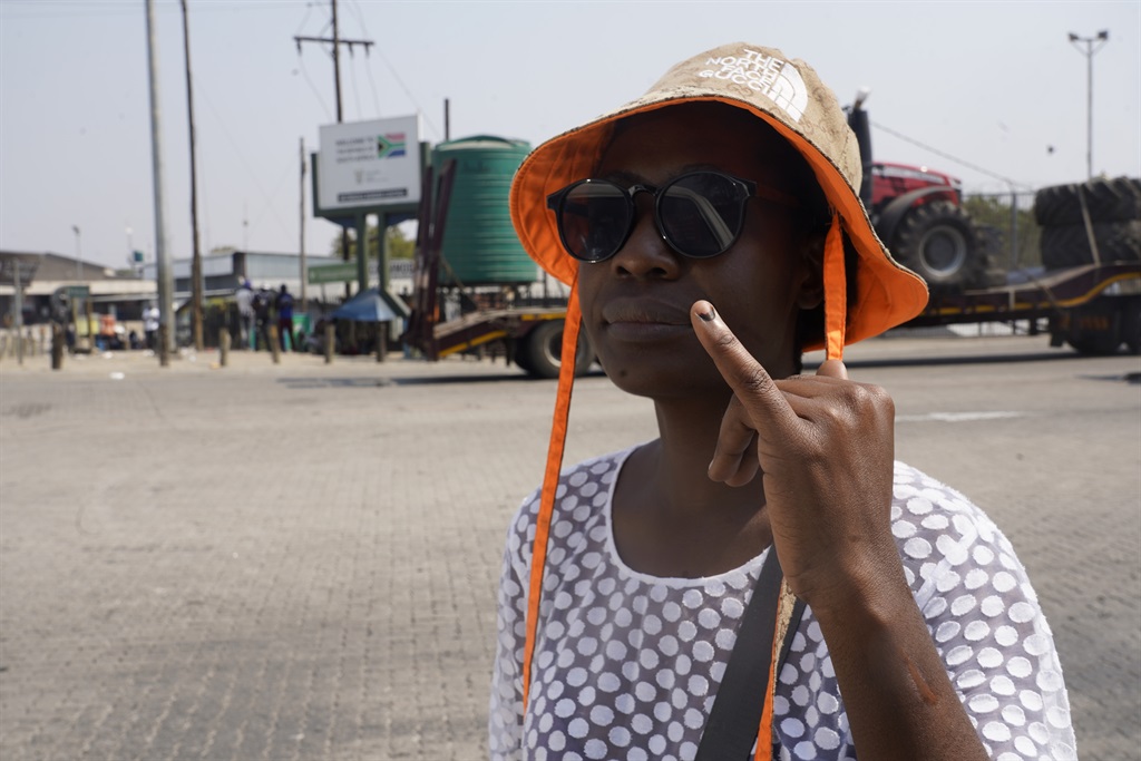 News24 | WATCH | Zimbabweans jubilant after leaving voting stations to return to SA having ‘voted for change’