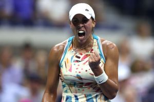 Keys ousts Wimbledon champ to round out semis