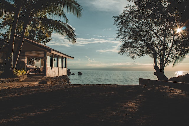 Dennis Isong: Factors You Should Consider When Purchasing a Beachfront Property