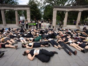 Quebec mothers stage ‘die-in’ to protest for clean air