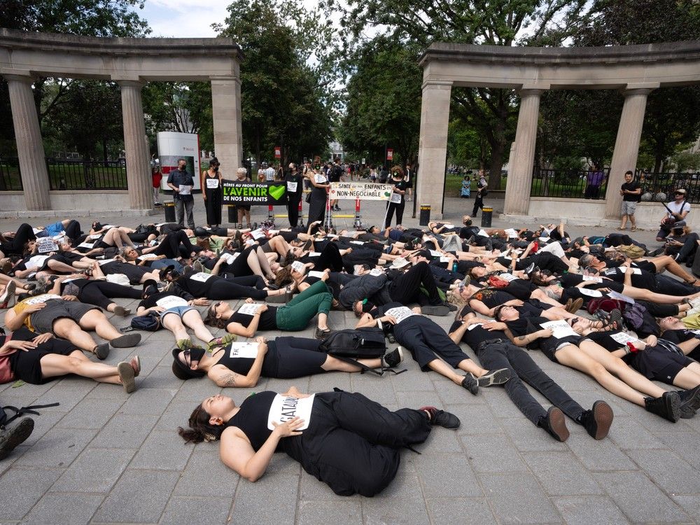 Quebec mothers stage ‘die-in’ to protest for clean air