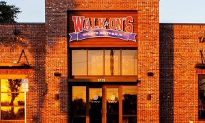 Walk-On’s Celebrates Garden City Debut with Grand Opening