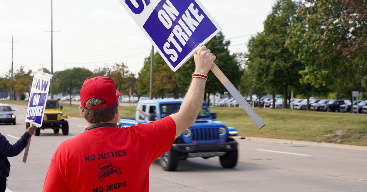 Strikes could idle more Detroit Three auto plants Friday