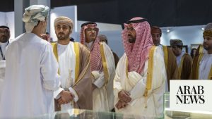 Saudi culture minister and Omani counterpart visit Riyadh book fair, attend concert