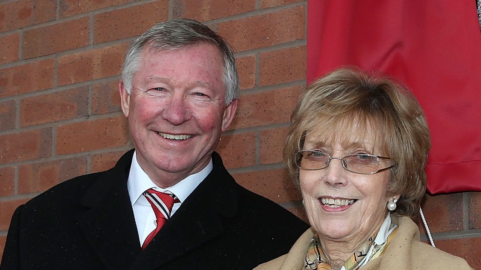 Lady Cathy Ferguson, the wife of former Man Utd manager Sir Alex Ferguson, dies | Football News | Sky Sports