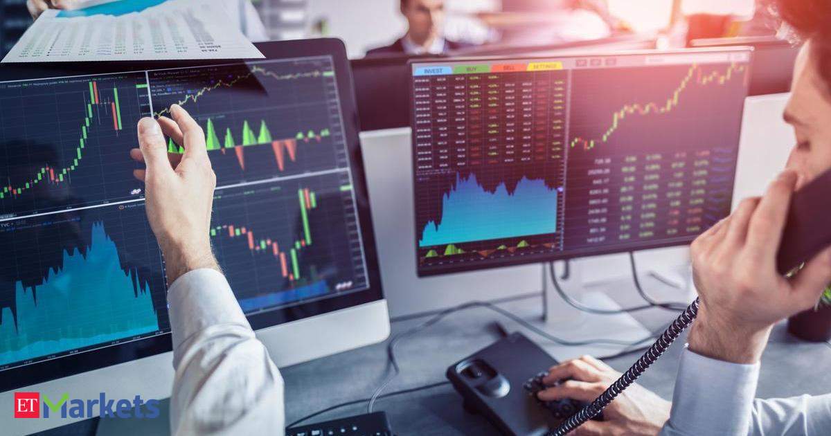 Tech View: Nifty forms Spinning Top candle. What traders should do on Friday