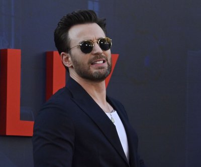 Chris Evans confirms marriage to Alba Baptista at NYCC