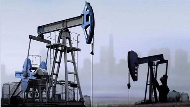 ‎Oil rises, set for weekly gain of 1%