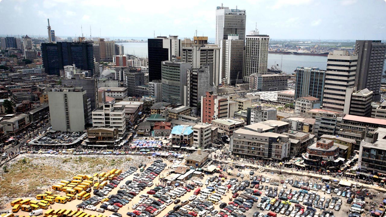 Nigeria Grapples with Solutions Amidst Contracting Economy 