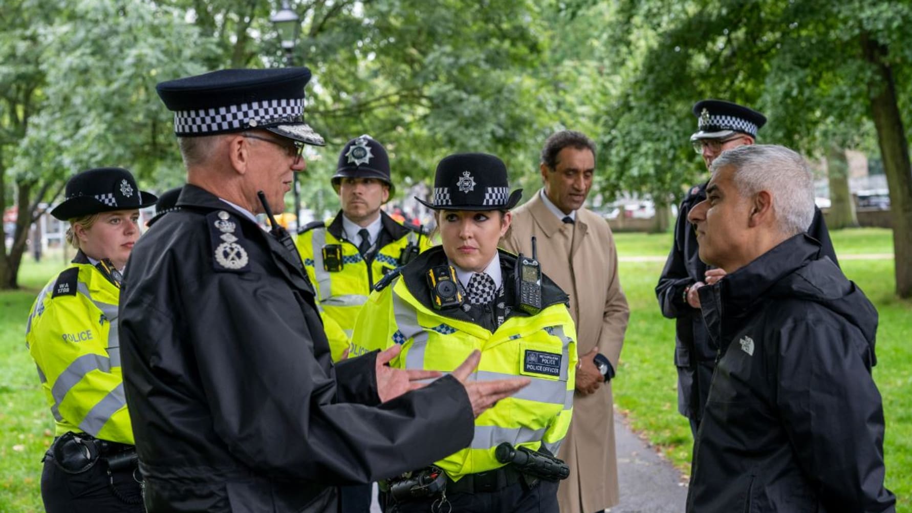 Mayor and Met Commissioner convene landmark meeting with world-leading mobile phone companies to design out theft and robbery of smartphones