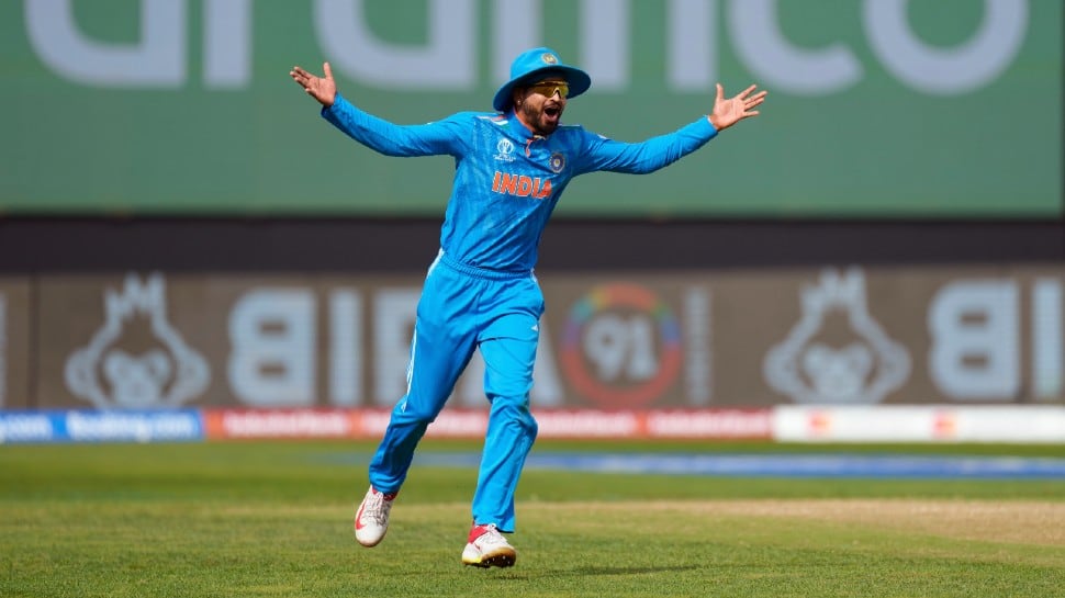 WATCH: BCCI Announce Shreyas Iyer As Latest Winner Of ‘Dressing Room Medal’ In Unique Style In Dharamsala After ICC Cricket World Cup 2023 Match