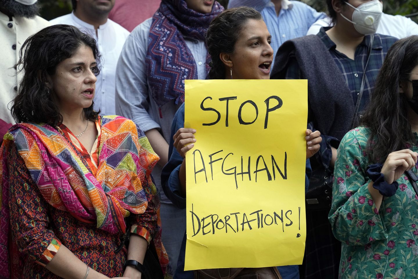 Thousands rally in Pakistan against Israel’s bombing in Gaza, chanting anti-American slogans