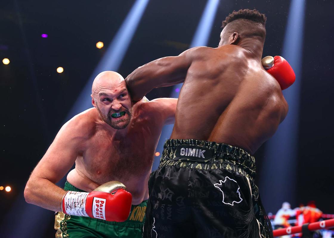 Tyson Fury defeats Francis Ngannou by split decision