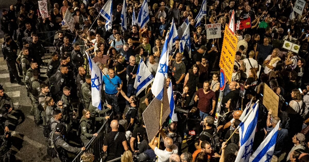 Thousands in Israel protest government war response