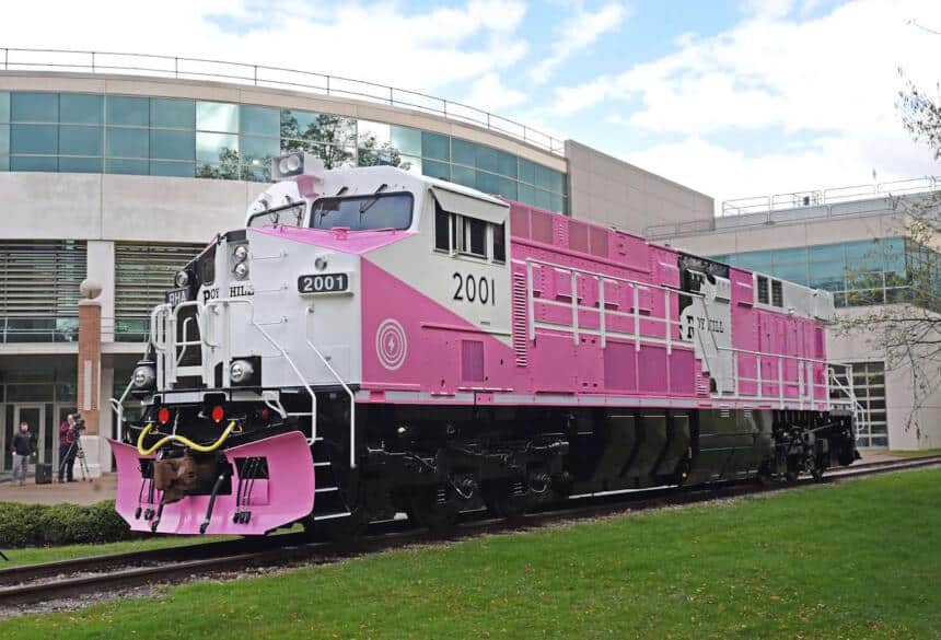 World’s First 100% Battery-Powered Electric Heavy-Load Locomotive is Ready for the Railway Tracks