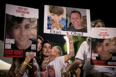 Thousands in Tel Aviv demand release of hostages in Gaza during Blinken’s visit