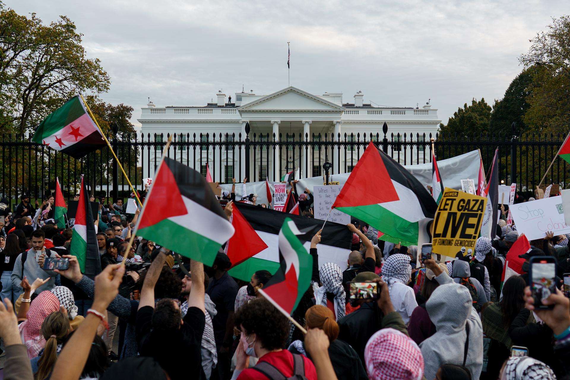 From London to New York to Indonesia: Thousands Join Pro-Palestine Protests in Cities Across the World