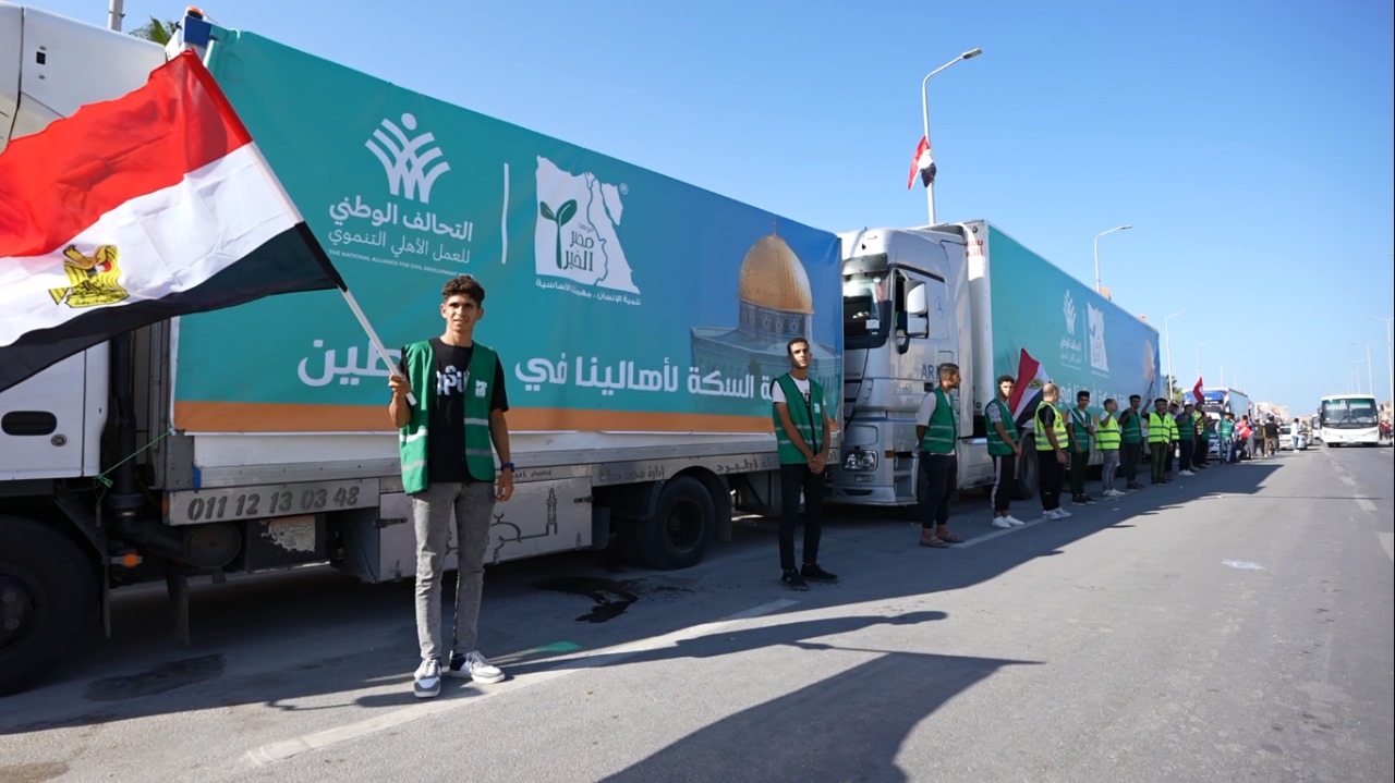 Egyptian humanitarians work nonstop at Rafah crossing to prepare aid trucks for Gaza