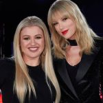 Kelly Clarkson Reveals Taylor Swift Sends Her Flowers After Every ‘Taylor’s Version’ Release