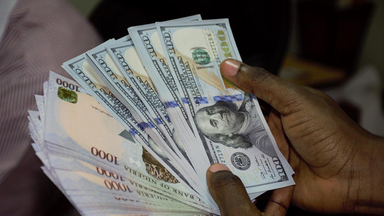 Naira rallies across markets, trades below N900/$1 at P2P