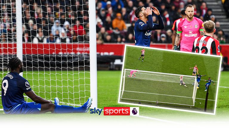 How did that not go in? | Michail Antonio misses from a yard out! | Video | Watch TV Show | Sky Sports