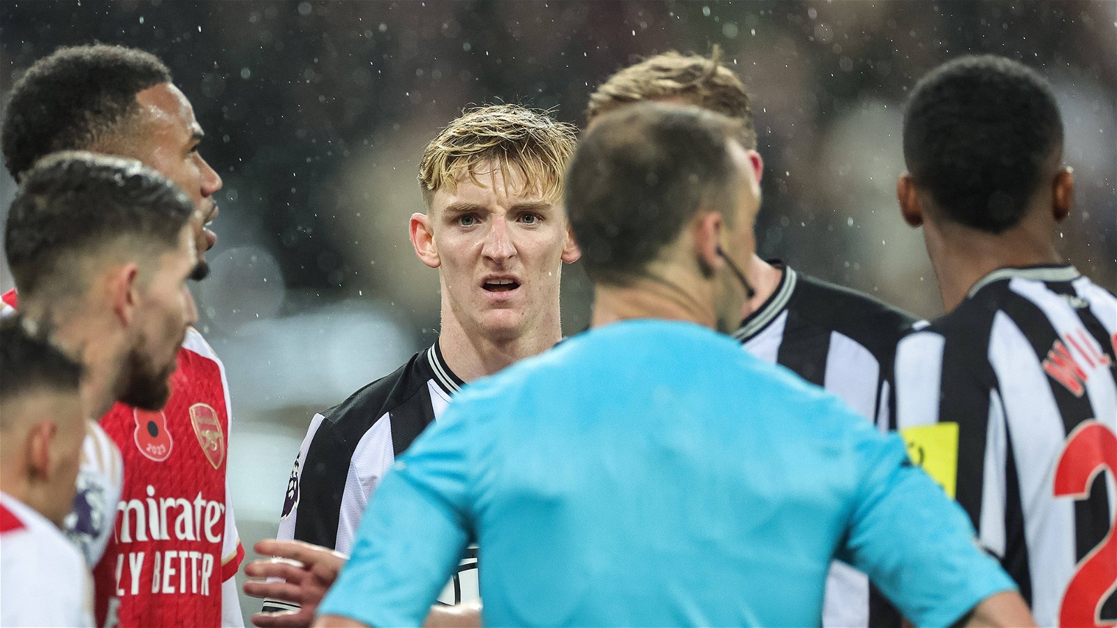 Former top referee rules on these controversial Newcastle v Arsenal incidents