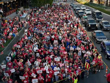 Las Vegas union hotel workers ratify Caesars contract