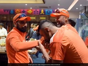 Watch: Ravichandran Ashwin Kisses Mohammed Shami’s Hand, Indian Dressing Room Gets Star Visitor After Cricket World Cup Final Entry