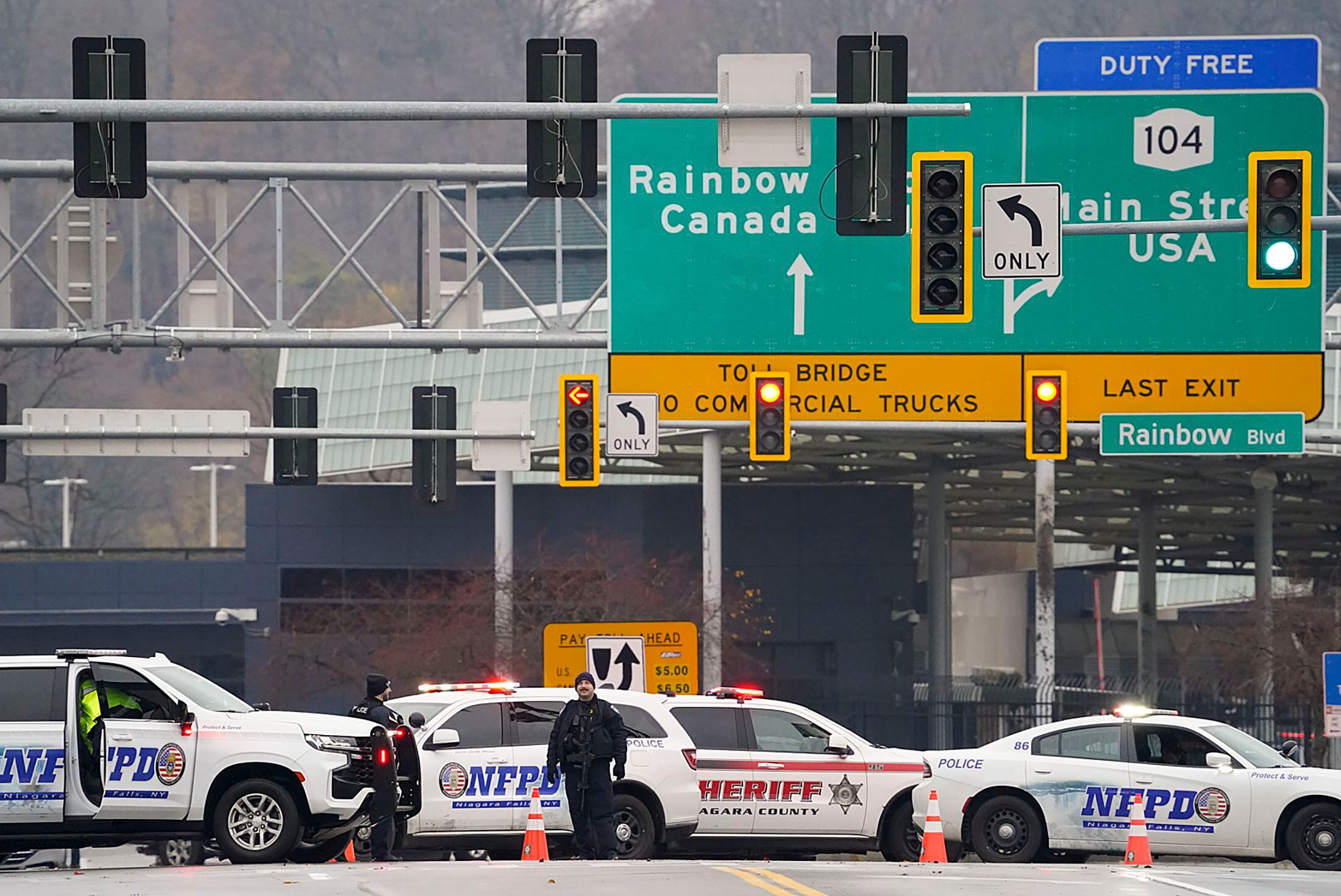 2 dead in vehicle that exploded on Niagara Falls bridge connecting New York and Canada, AP source says