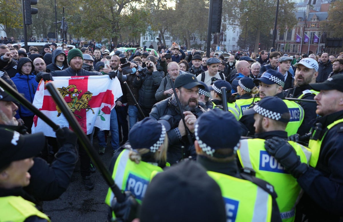 London pro-Palestine march live: 300,000 descend on capital as more than 80 counter-protesters arrested