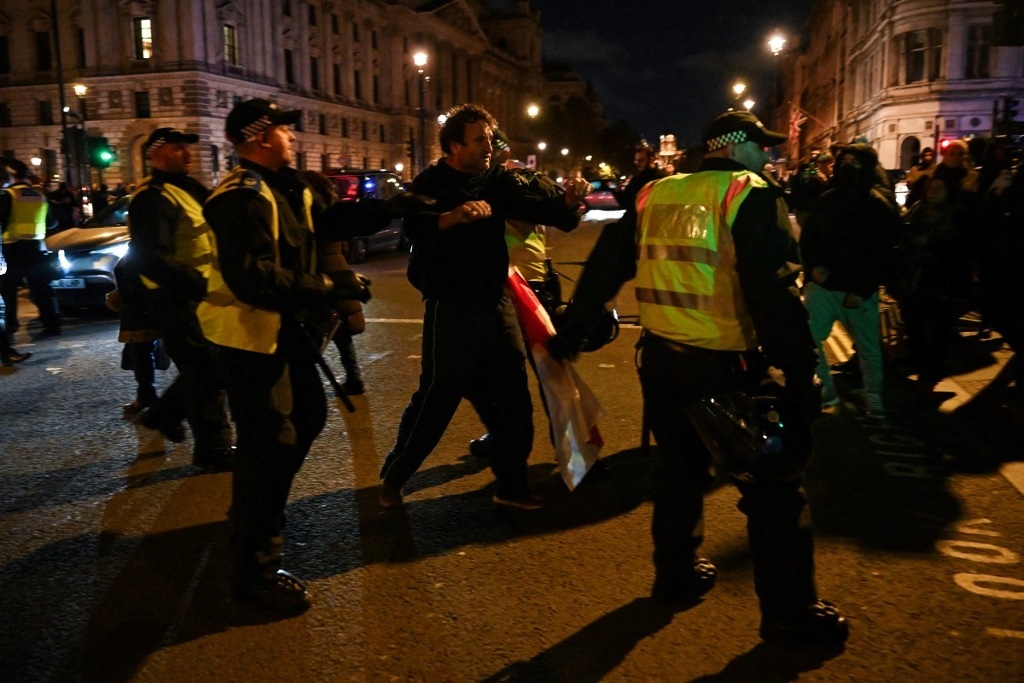 News24 | More than 120 people arrested in London as pro-Palestinian rally draws far-right counter-protests