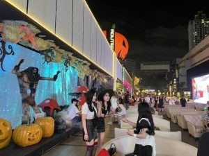 Here are the 3 entertainment zones in Bangkok that can open till 4am