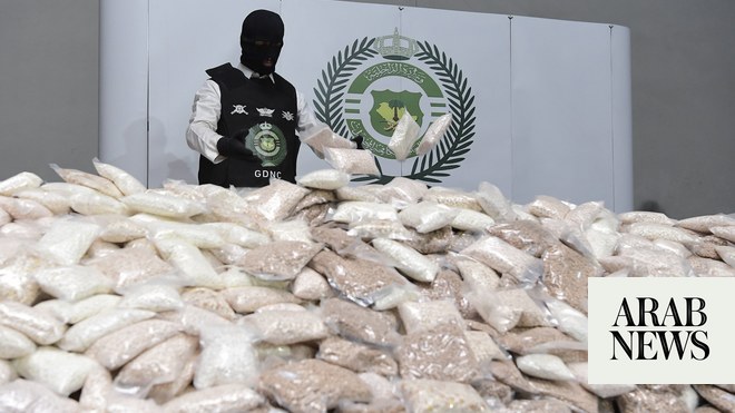 Two citizens arrested for selling drugs in Qassim