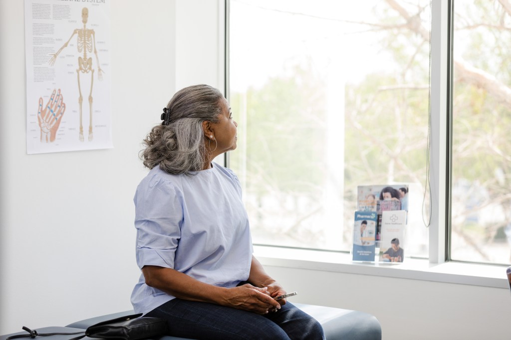 Encuesta revela que persiste la discriminación racial en la atención médica