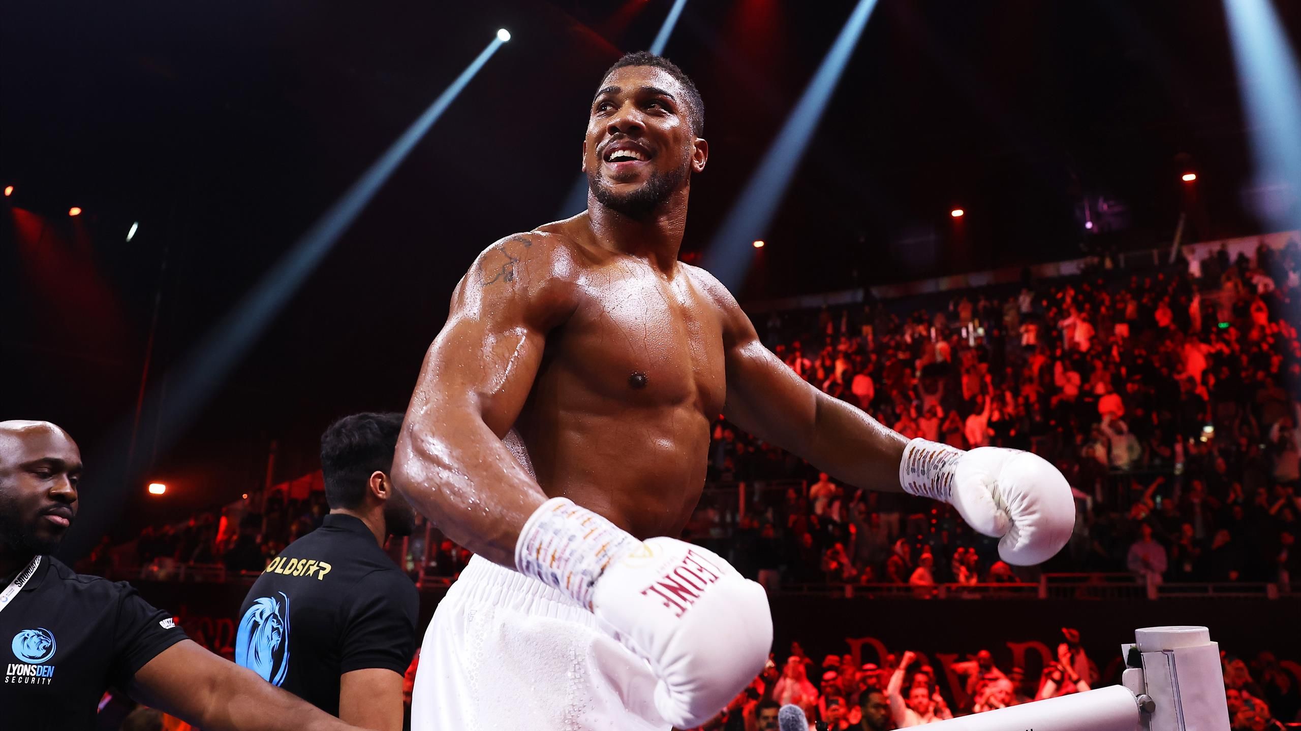 Impressive Joshua stops Wallin after five rounds at Day of Reckoning