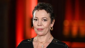 Olivia Colman Says She and Her Family Left London After Being “Scared” by Paparazzi