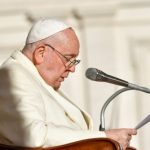 Pope cancels Saturday activities because of mild flu 