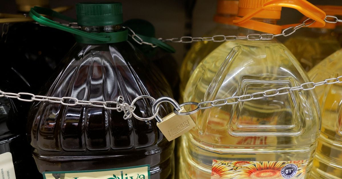 Spanish supermarkets lock up olive oil as shoplifting surges