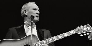 Tom Smothers, Half of Music-Comedy Duo Smothers Brothers, Dies at 86