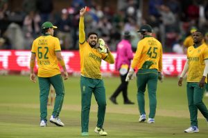 Burger debuts as South Africa bowl; India unchanged