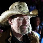 After Toby Keith’s death, doctors warn that stomach cancer signs are easy to miss