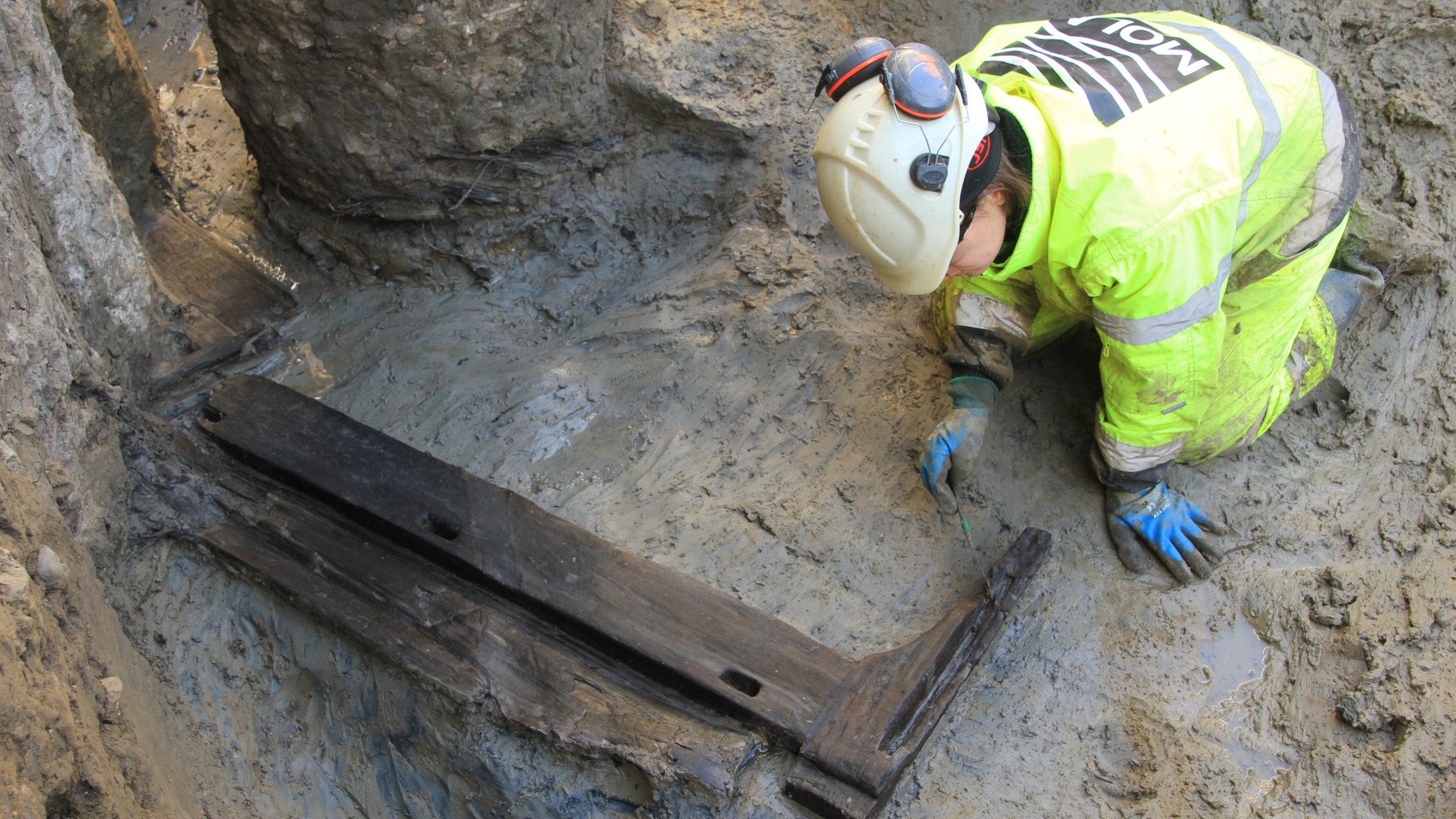 Archaeologists unearth ancient ‘flatpack’ bed used by Romans in Britain