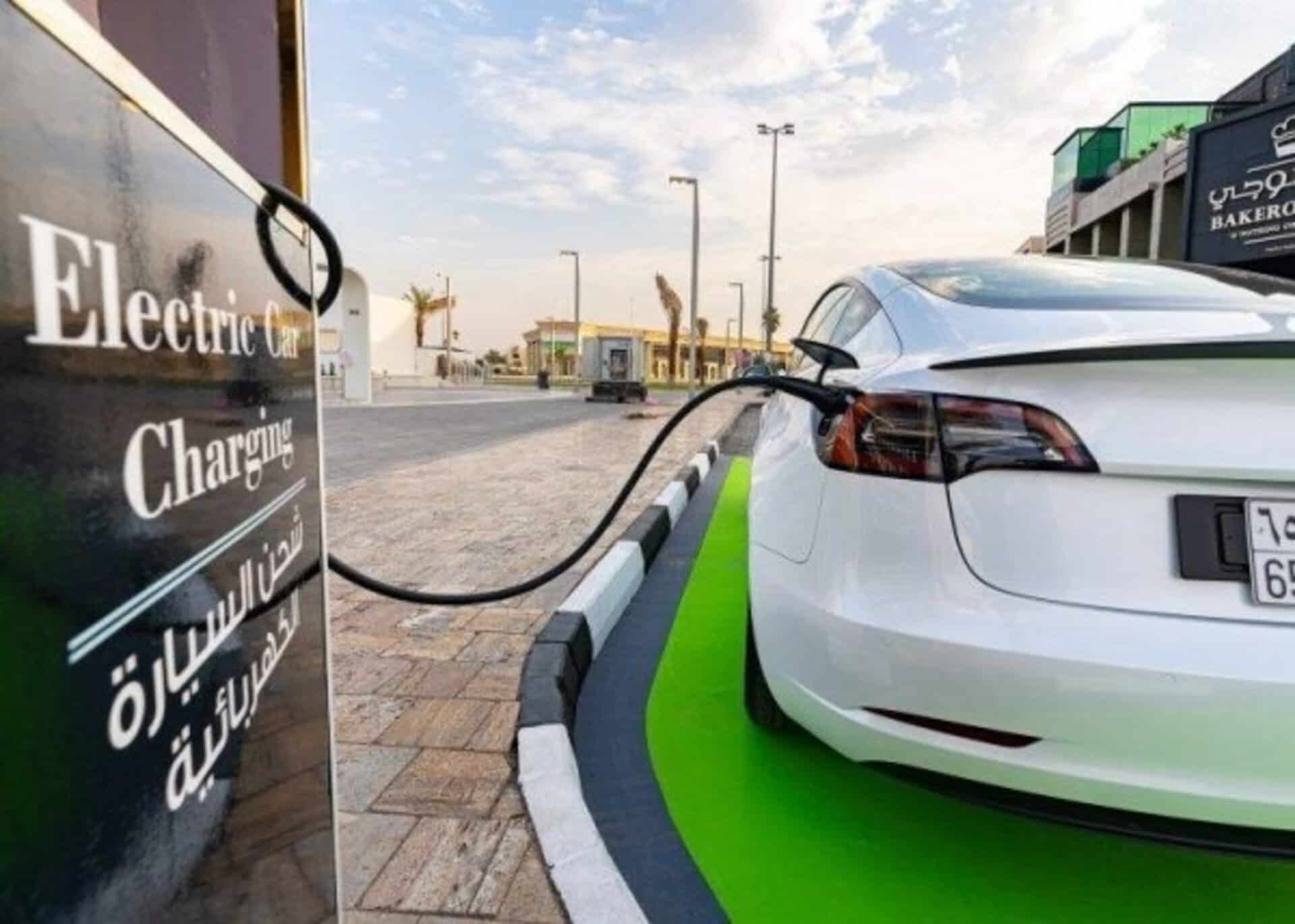 ROSHN, EVIQ Sign Deal to Promote Electric Vehicles Across Saudi Arabia
