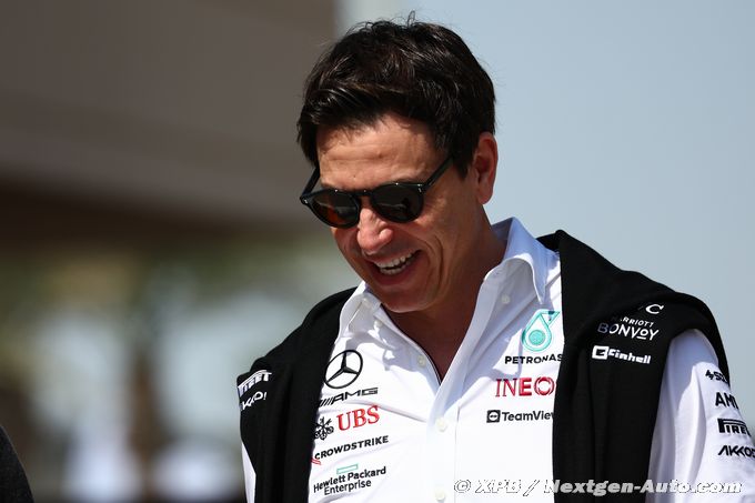 Wolff not ruling out Sainz for 2025 Mercedes seat